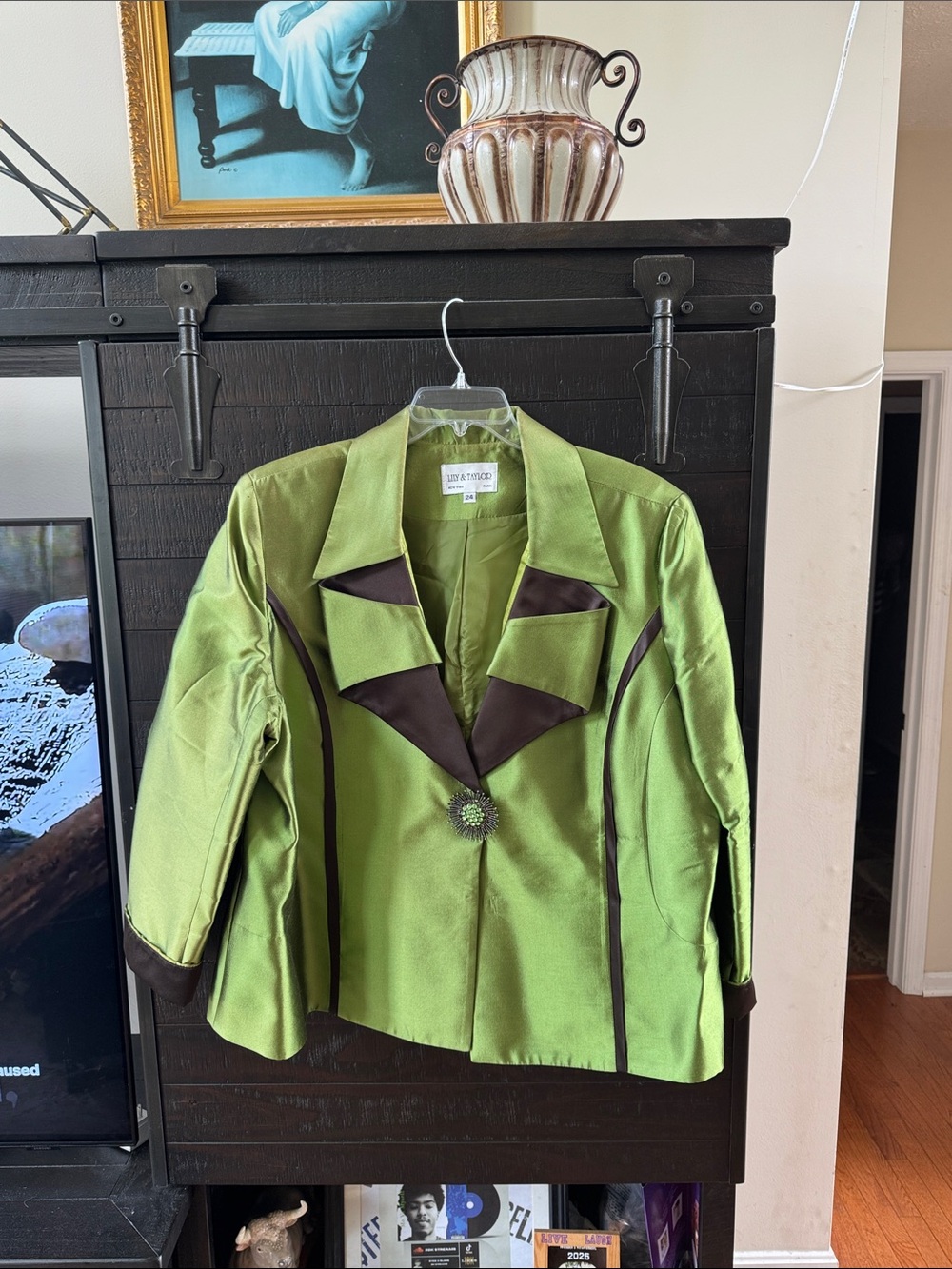 Lily & Taylor Green Satin Accent Women's Suit Size 24